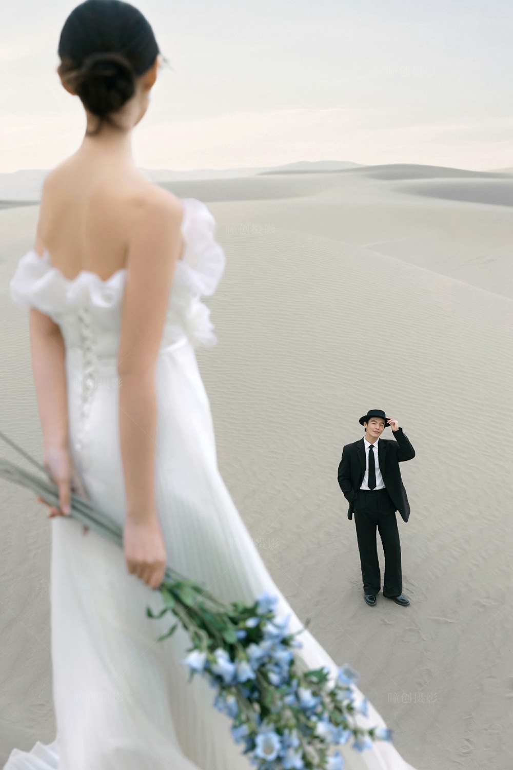 沙漠中的湖水_成都婚纱摄影
